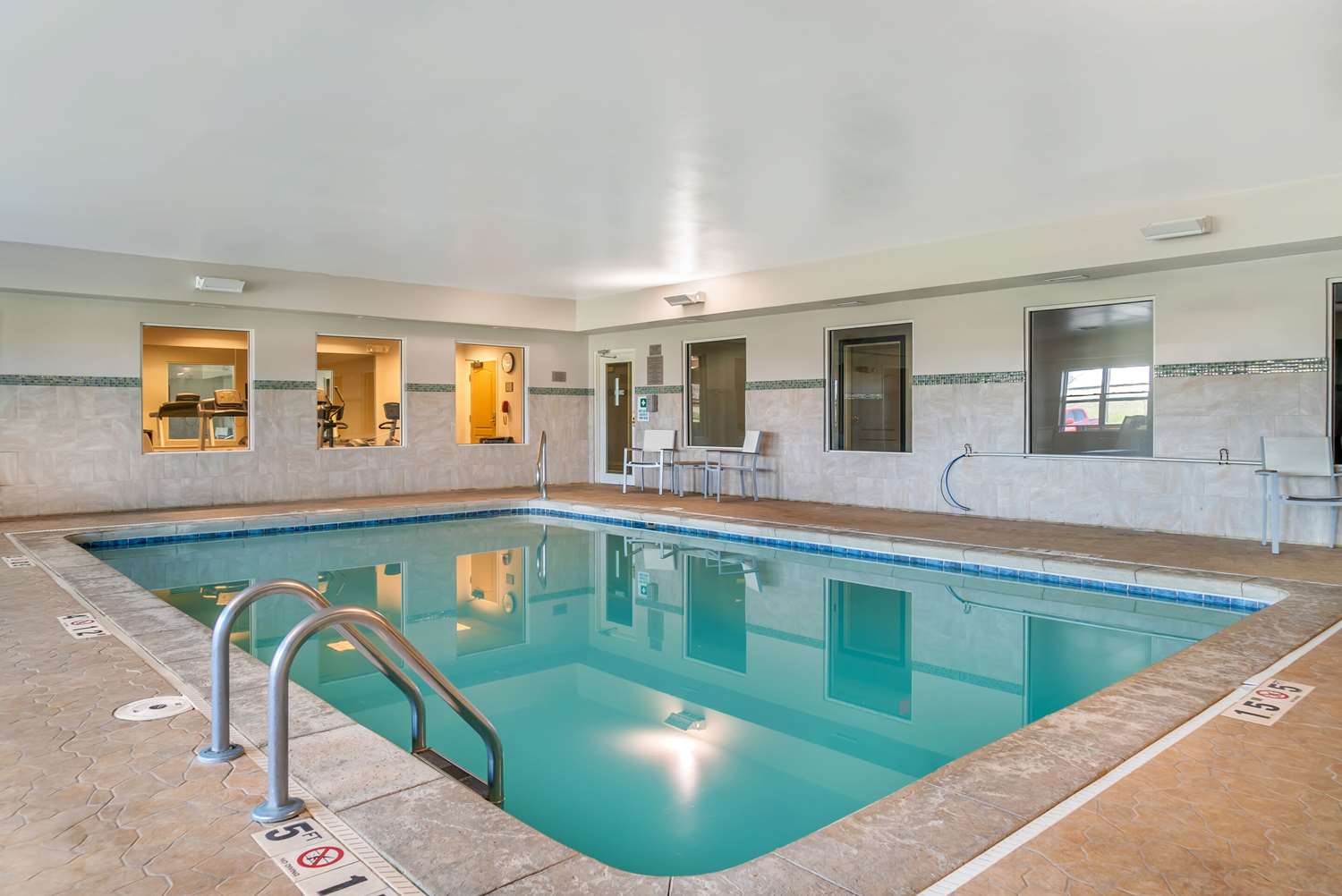 Country Inn & Suites by Radisson, Rossford - Toledo South 12/28