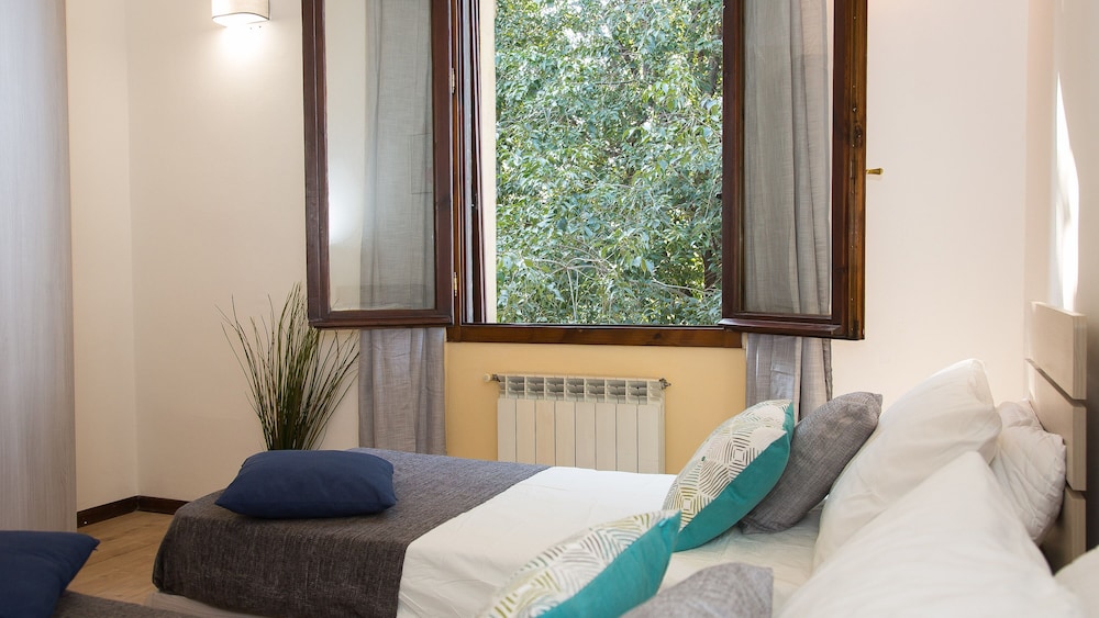 Rental In Rome Rosselli Palace Deluxe 4 Apartment 18/49