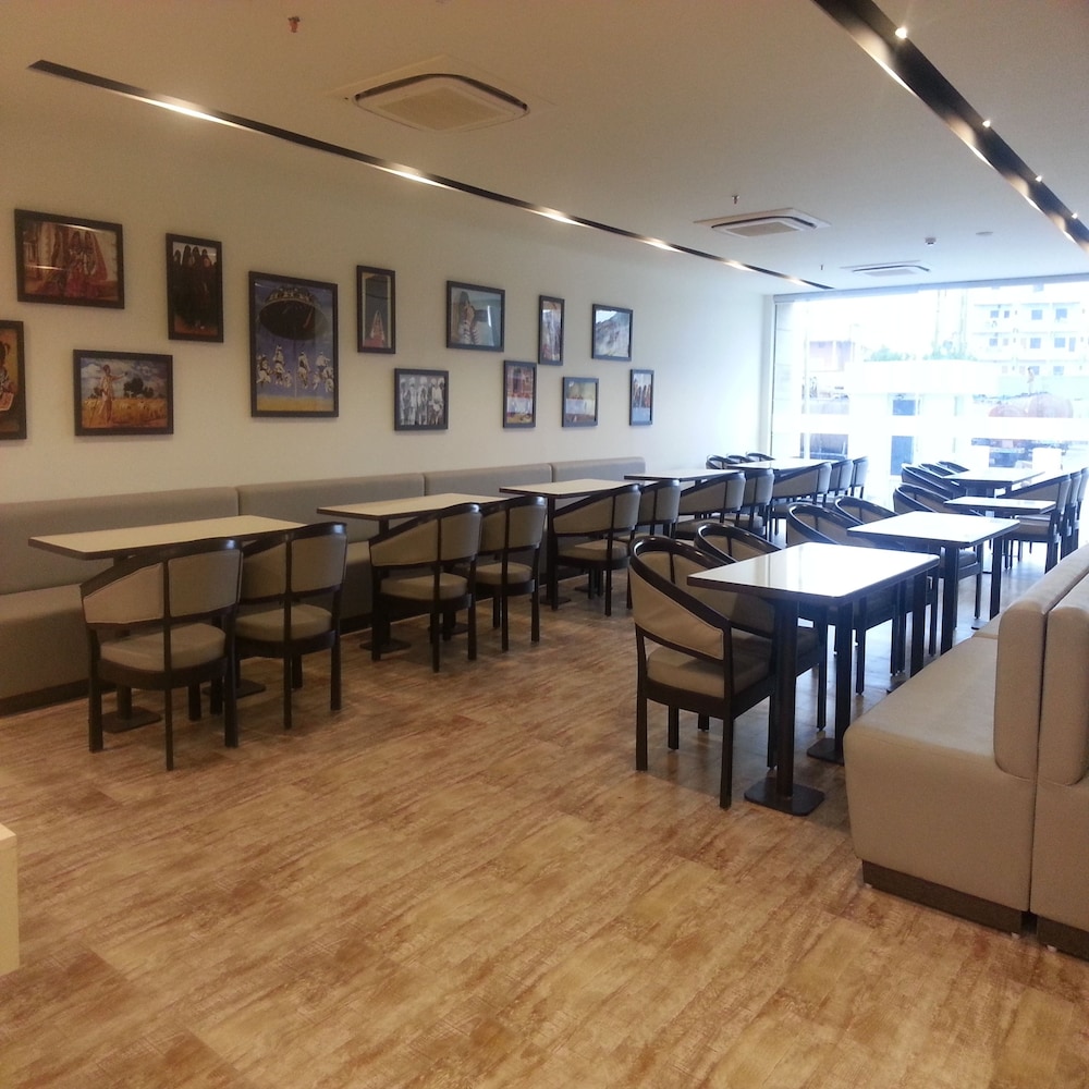 Ambar Sarovar Portico 38/48