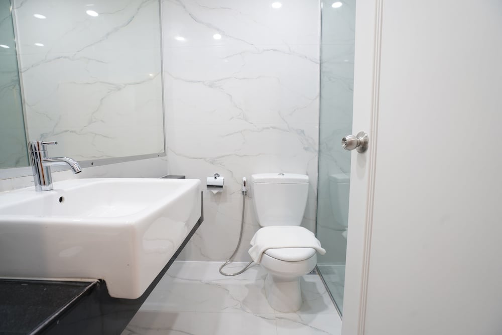 Harmoni One Convention Hotel and Service Apartments 61/65