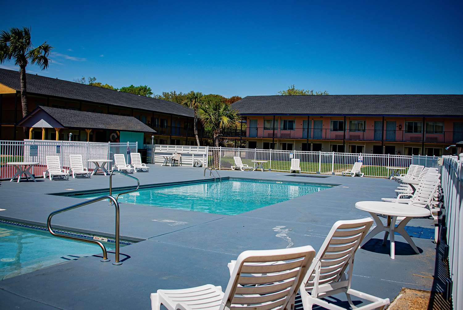 Super 8 by Wyndham Biloxi 42/43