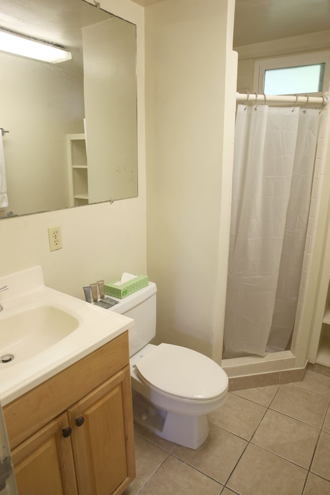 Waikiki Heritage Hotel 50/50