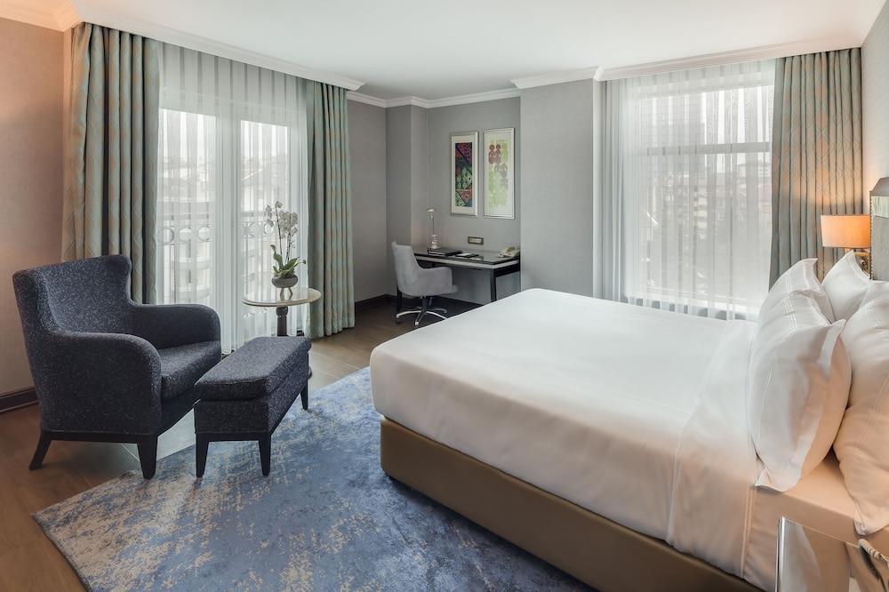 DELUXE, KING BED, CITY VIEW
