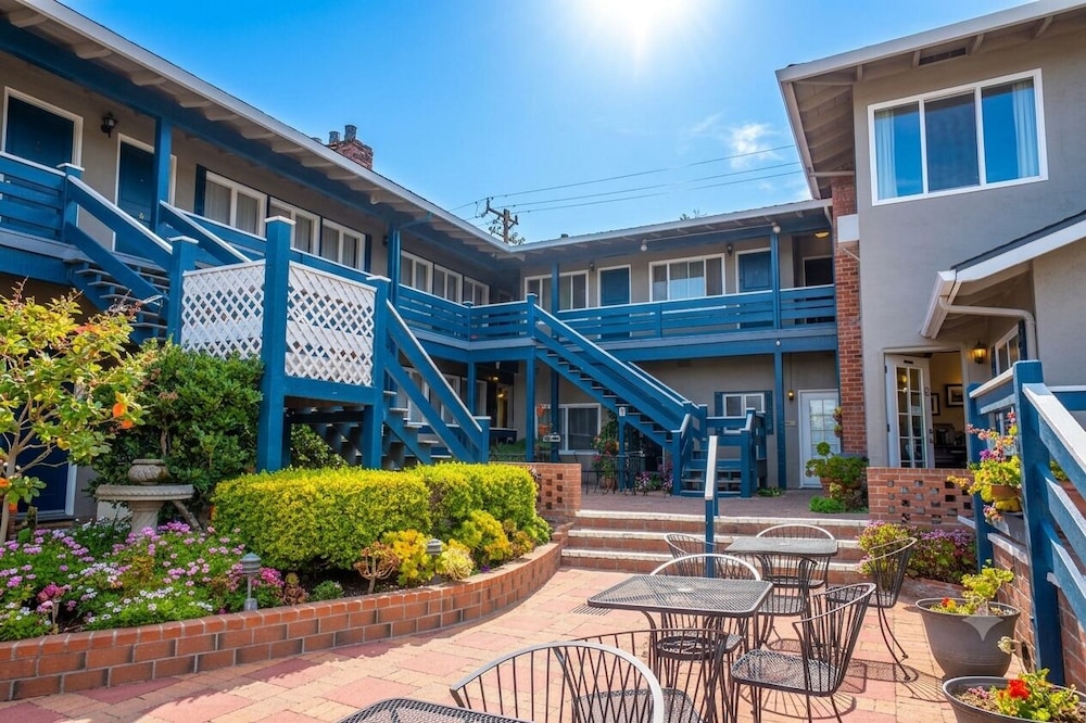 Carmel Wayfarer Inn 5/50