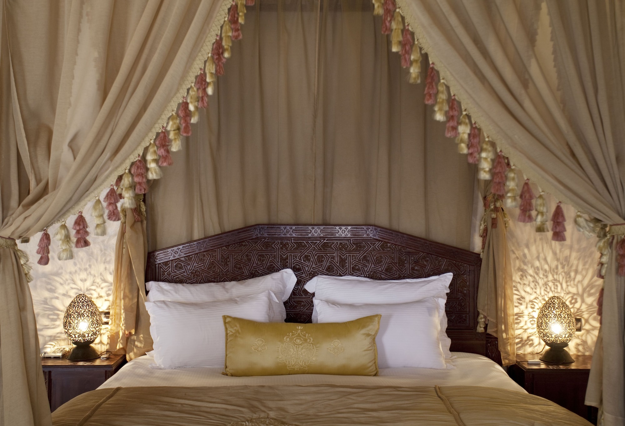 ROYAL, SUITE