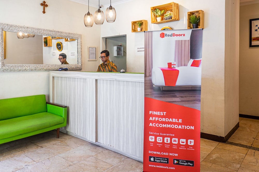 RedDoorz near Alun Alun Bandung 2 4/32