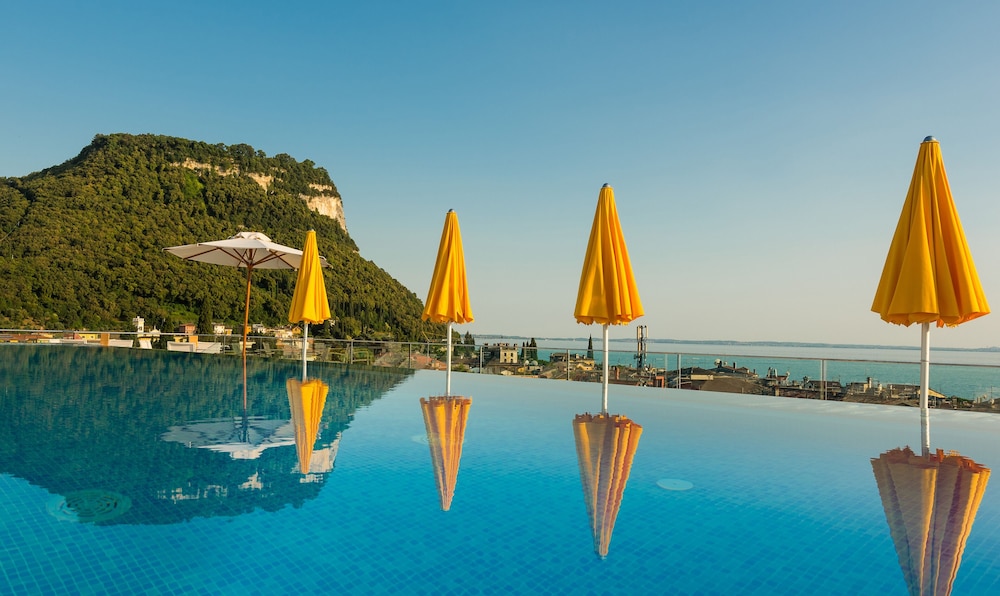 Sky Pool Hotel Sole Garda 61/68