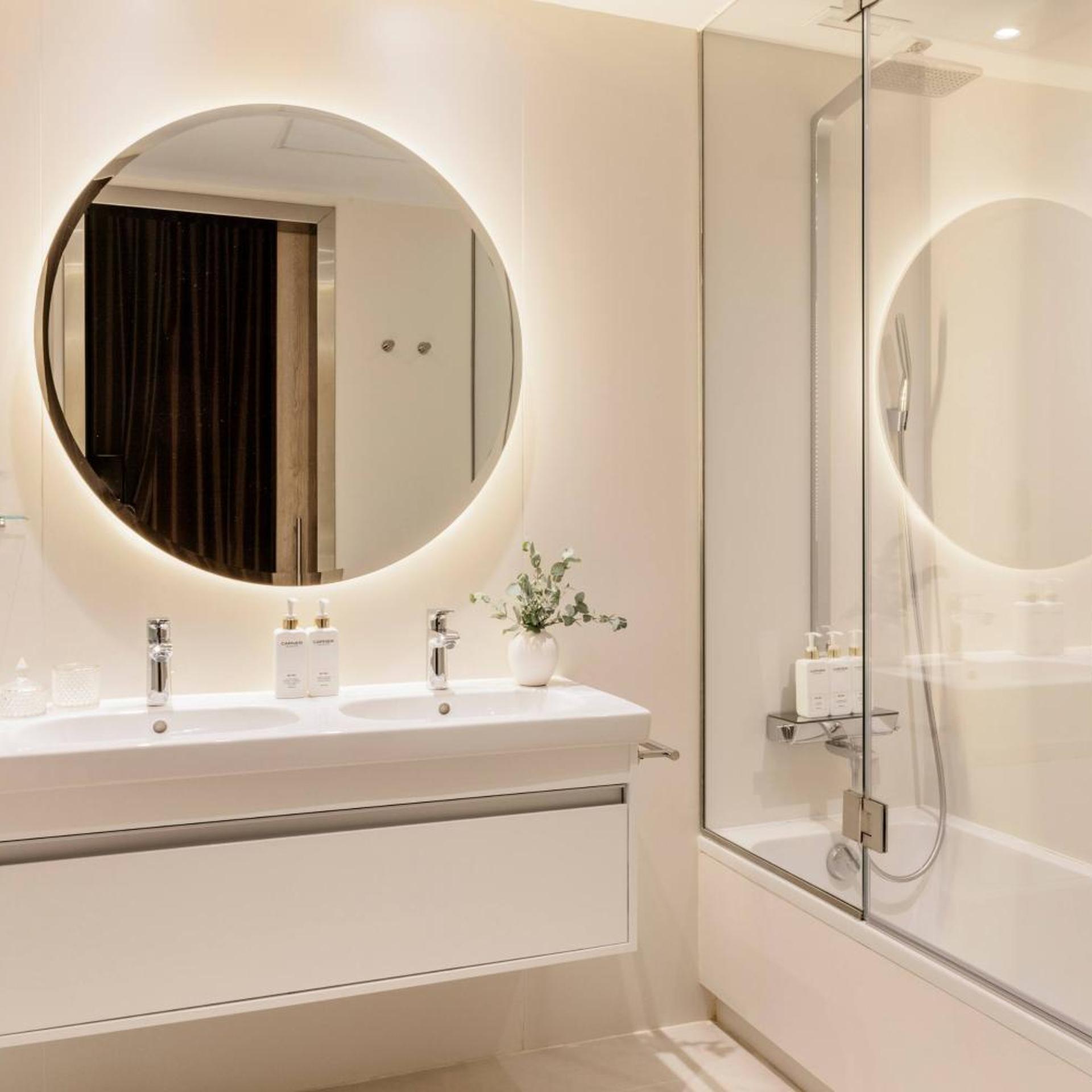 Connecting, Deluxe, King Bed, Palacio de Los Duques Gran Melia 2/2