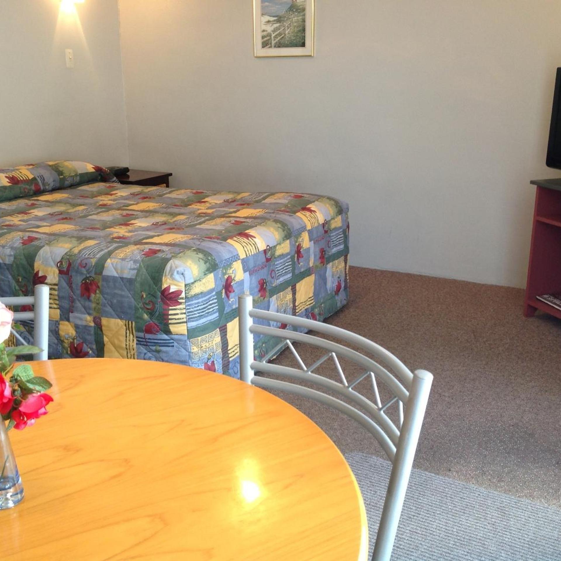 Camberley Court Motel 17/26
