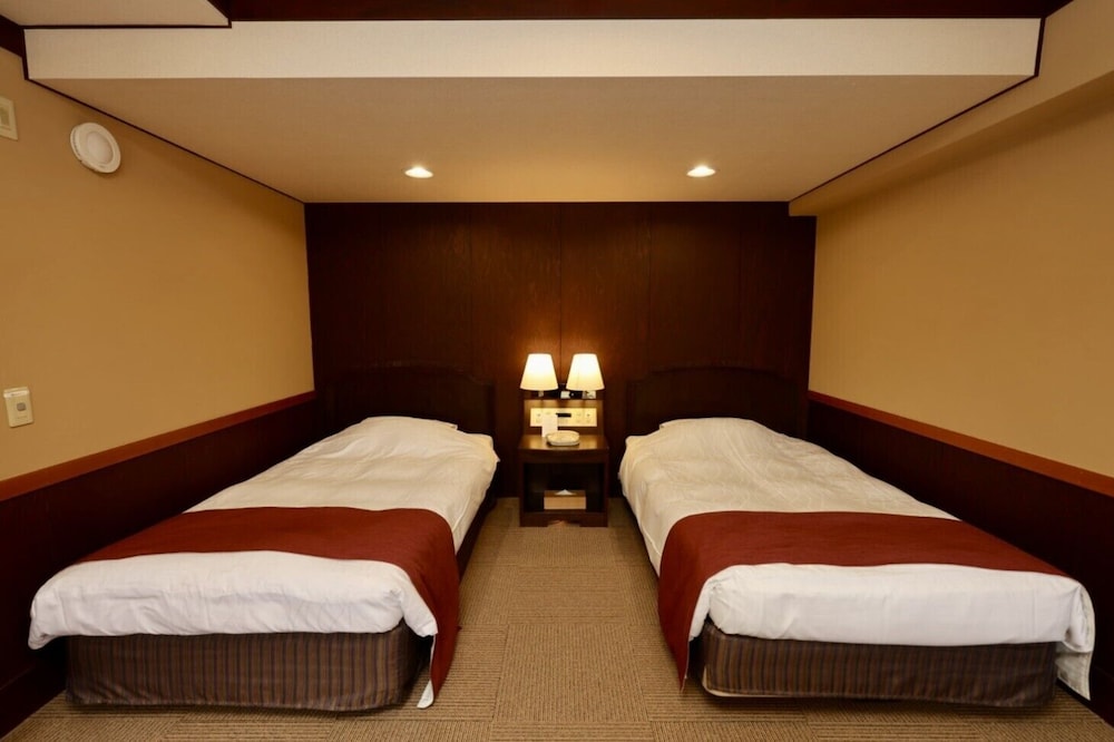 Japanese Western, Twin Beds, 2 Futon Beds, Mountain View, Outdoor Bath, East Wing، Fuji Lake Hotel 3/7