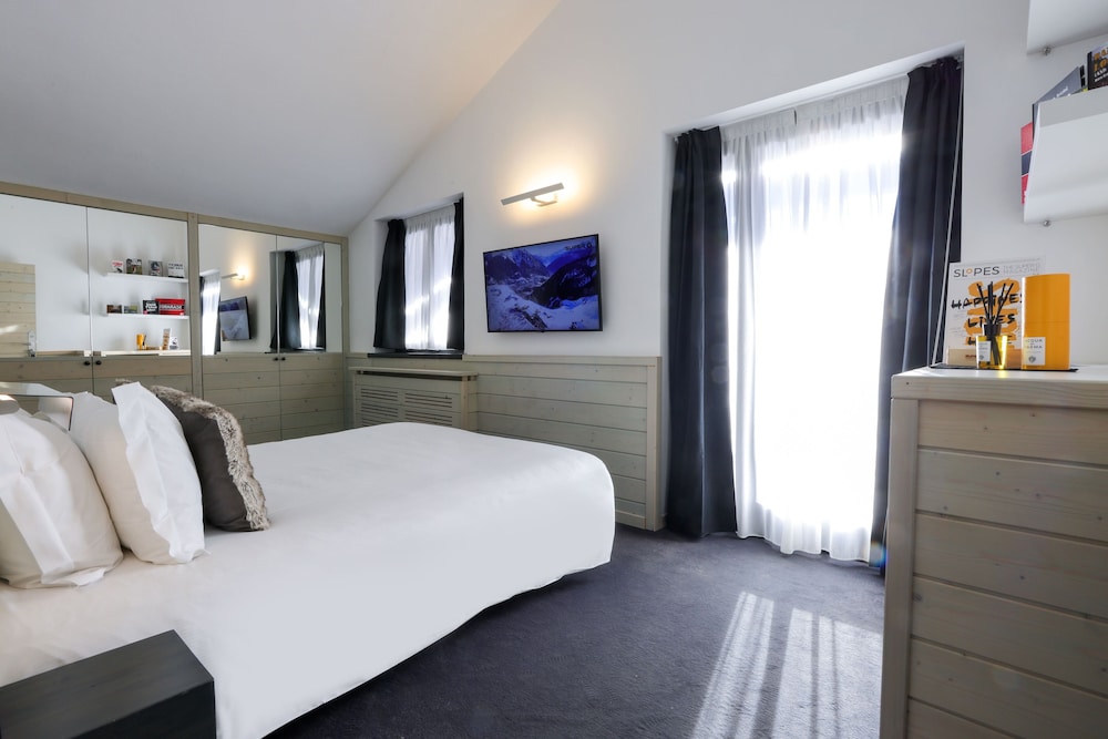 4 BEDROOMS, STANDARD, MOUNTAIN VIEW