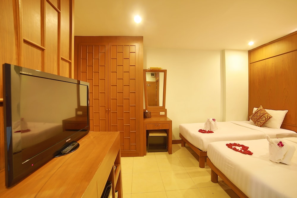 Lotus Hotel Patong 35/59