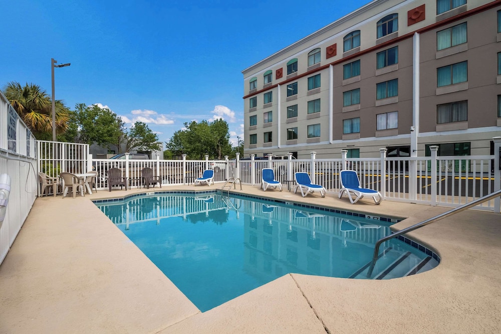 Quality Inn & Suites North Myrtle Beach 5/61