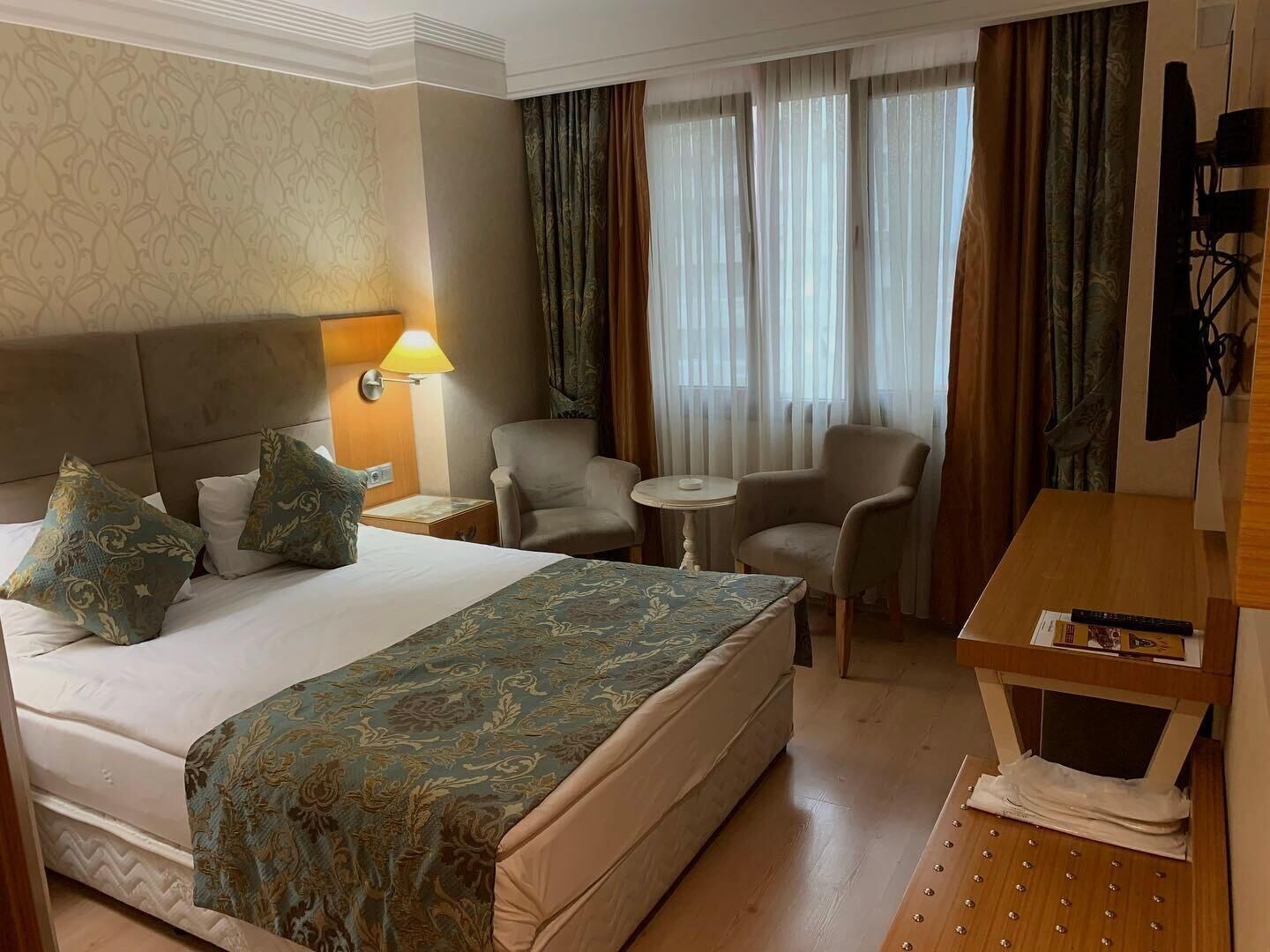 ROOM, DOUBLE BED