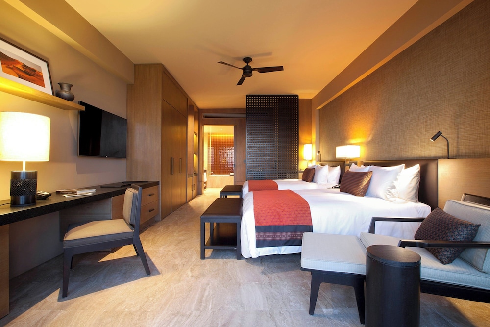 Deluxe, King Bed, Ocean Front, Balcony