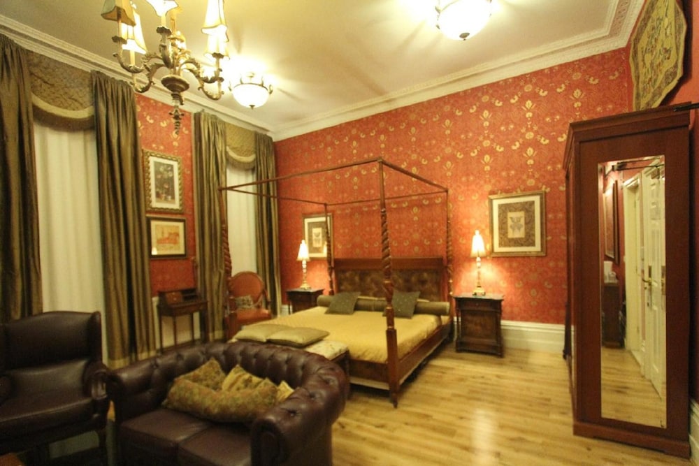 Opulence Centra London Hotel 55/75