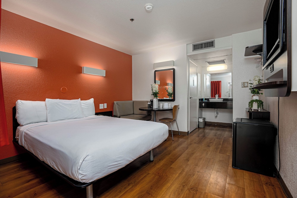 Motel6 Carlsbad, CA Beach 20/50
