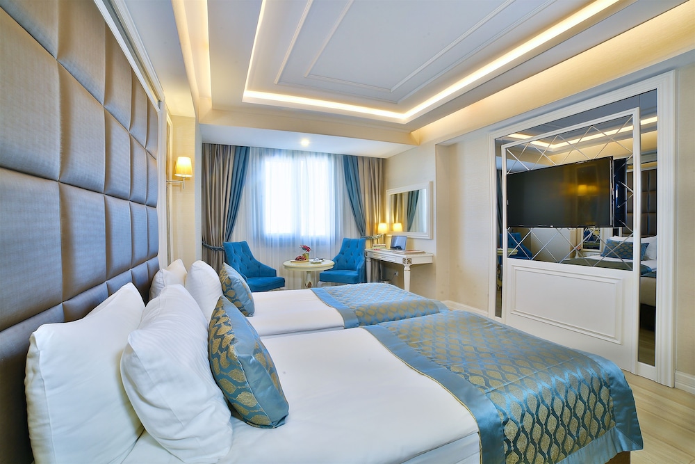 DELUXE, TWIN BEDS