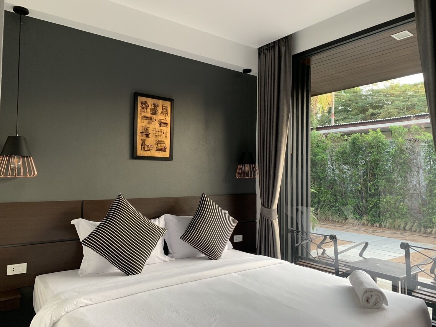 DELUXE, DOUBLE BED
