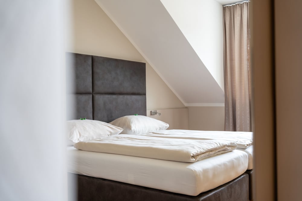 eee hotel Perg 18/43
