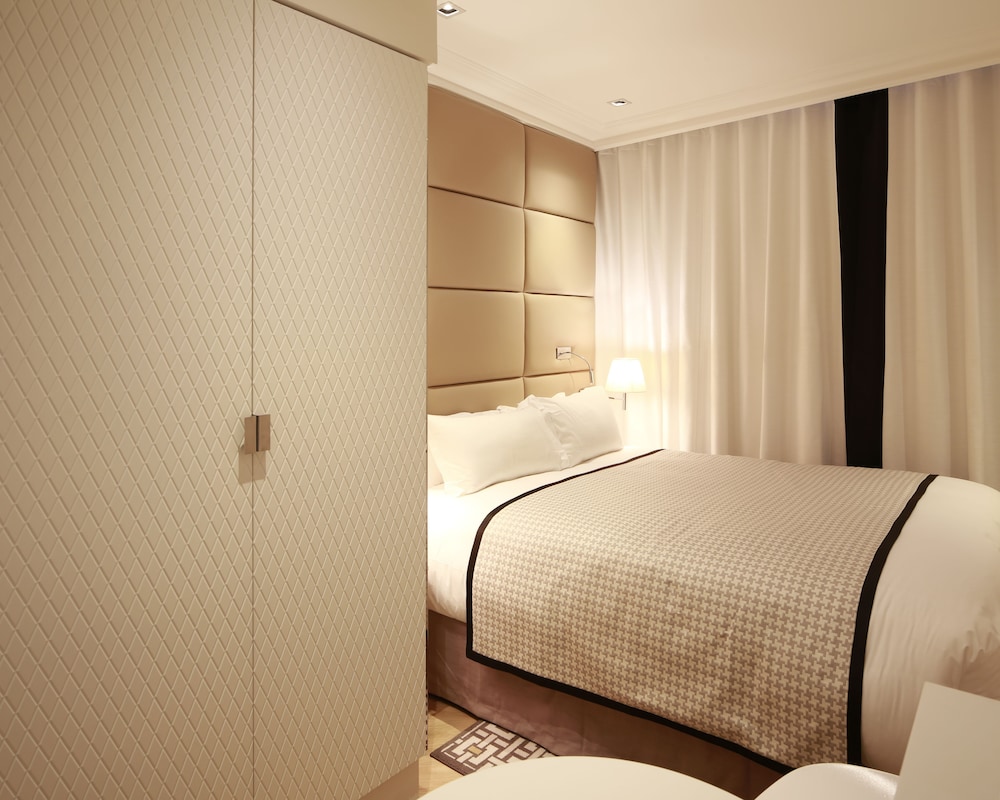 Hotel R de Paris 16/64
