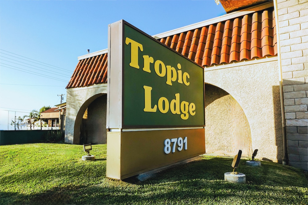 Tropic Lodge 1/50