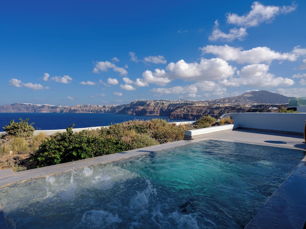 Neptune Luxury Spa Suites 54/72