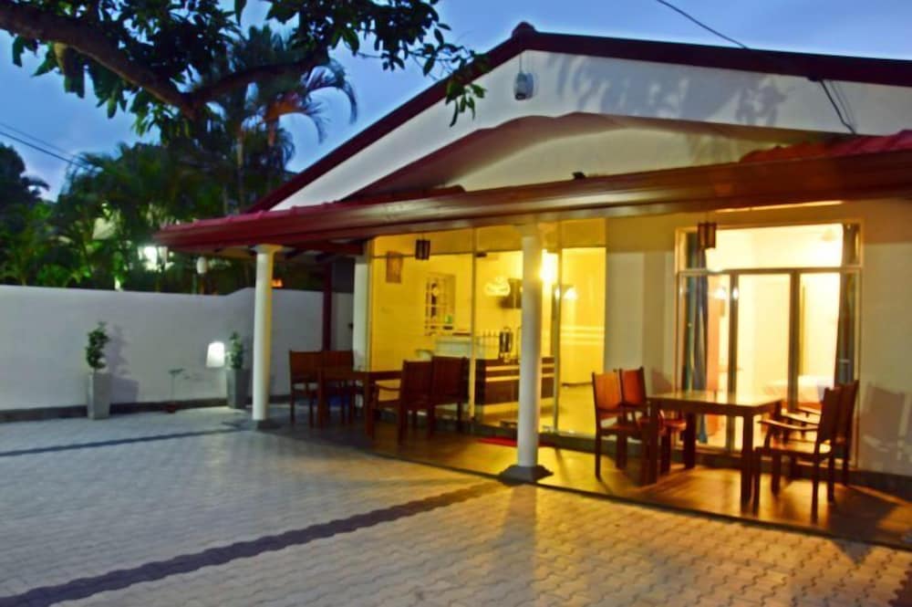 Swan White Villa 1/11