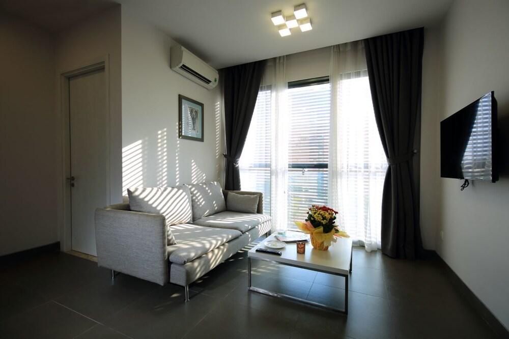 Glenwood Suites 33/49