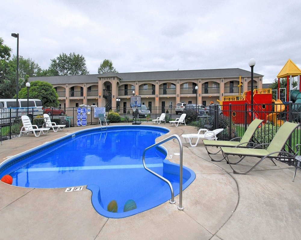 Econo Lodge At The Falls North photo5
