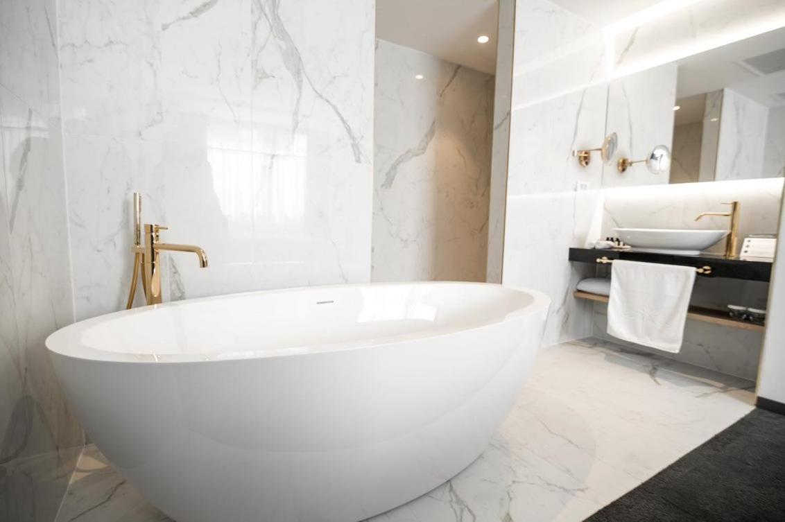 جناح جونيور، HOTEL BRDO 2/3