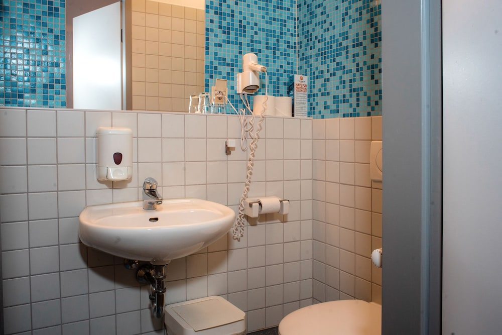 PRIVATE, 8 BEDS, PRIVATE BATHROOM
