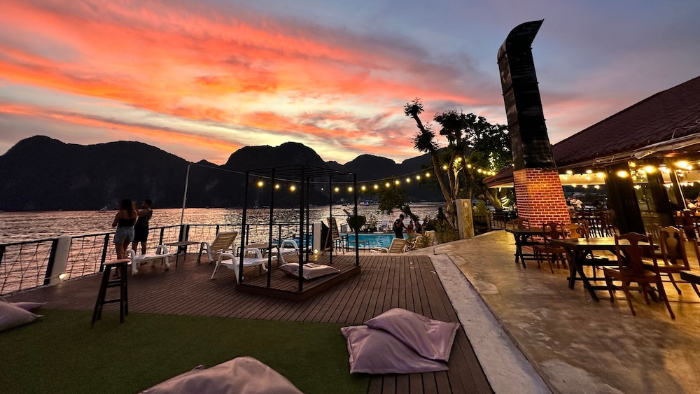 Phi Phi Donchukit Resort 38/40