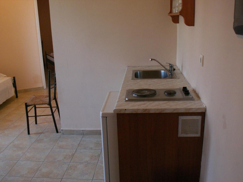 Elanthi Village Hotel 17/85