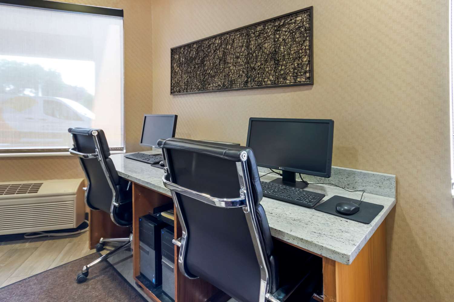Comfort Inn and Suites Market Airport 16/17