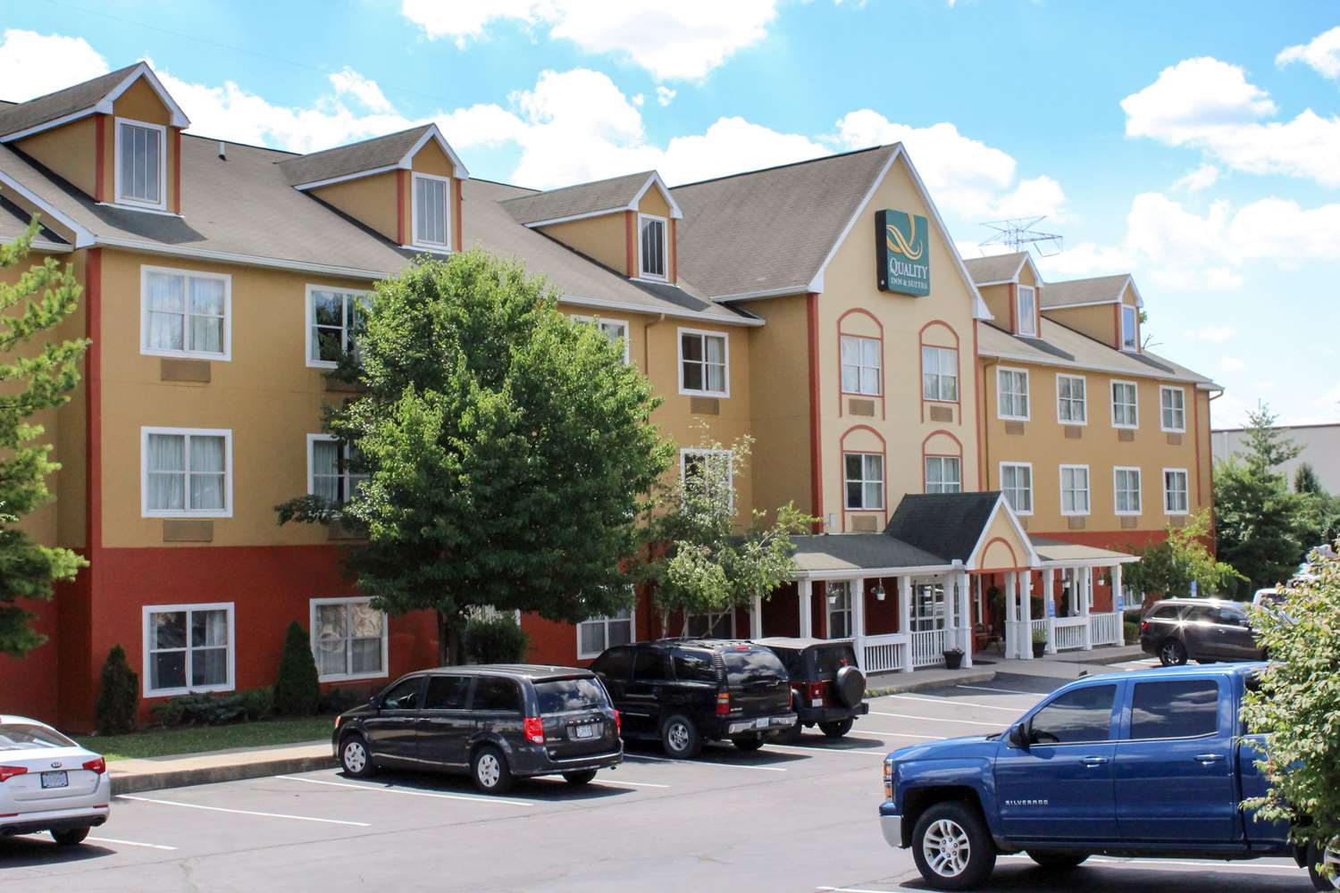 Quality Inn & Suites Cincinnati Sharonville 39/42