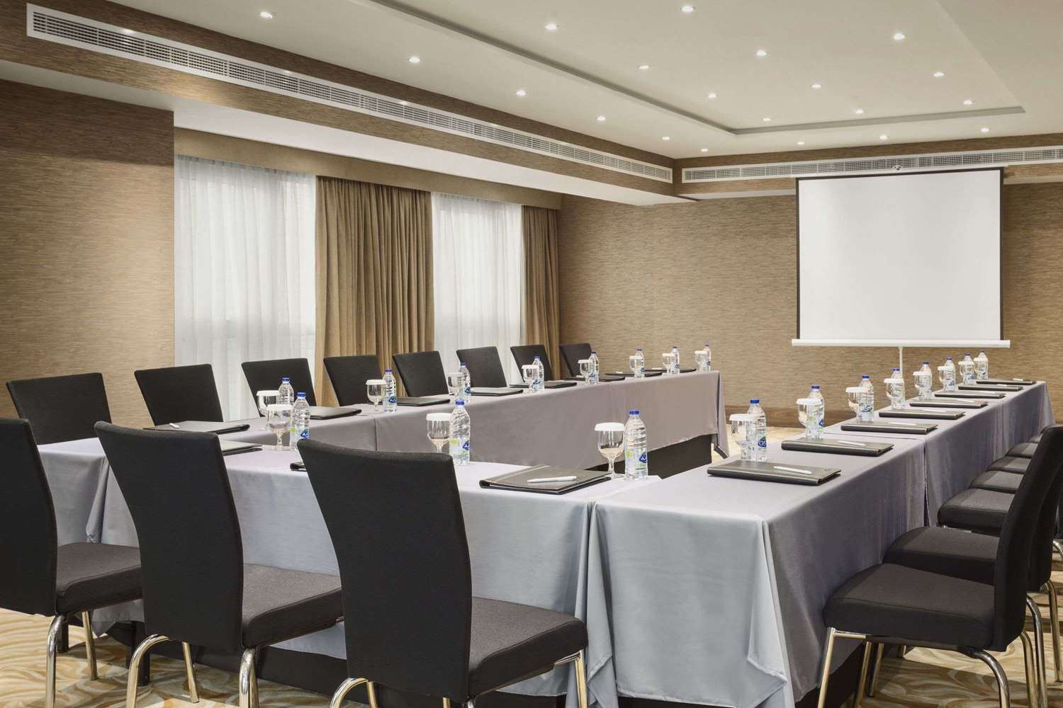 Hawthorn Suites by Wyndham Abu Dhabi City Centre 17/20