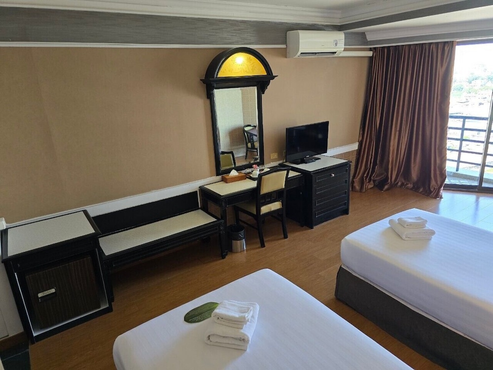 First Pacific Cirrus Hotel 29/50