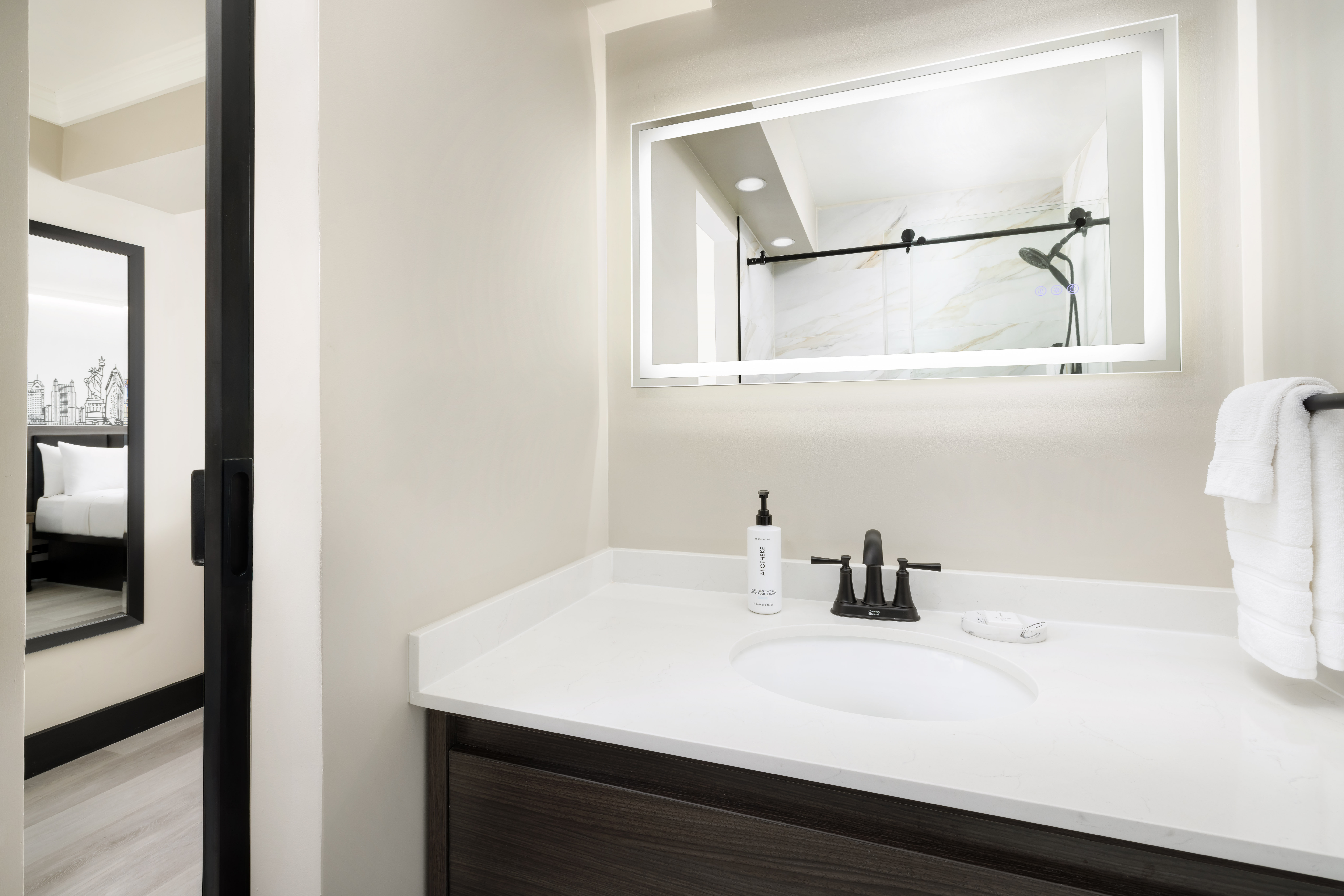 Crowne Plaza Manhattan Times Square by IHG 89/90