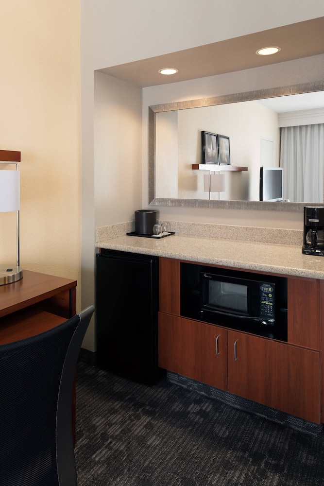 Courtyard by Marriott Denver Central Park 43/50