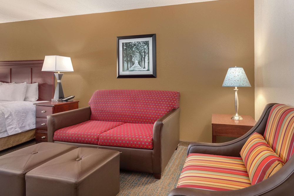 Hampton Inn Milwaukee/Brookfield 29/36