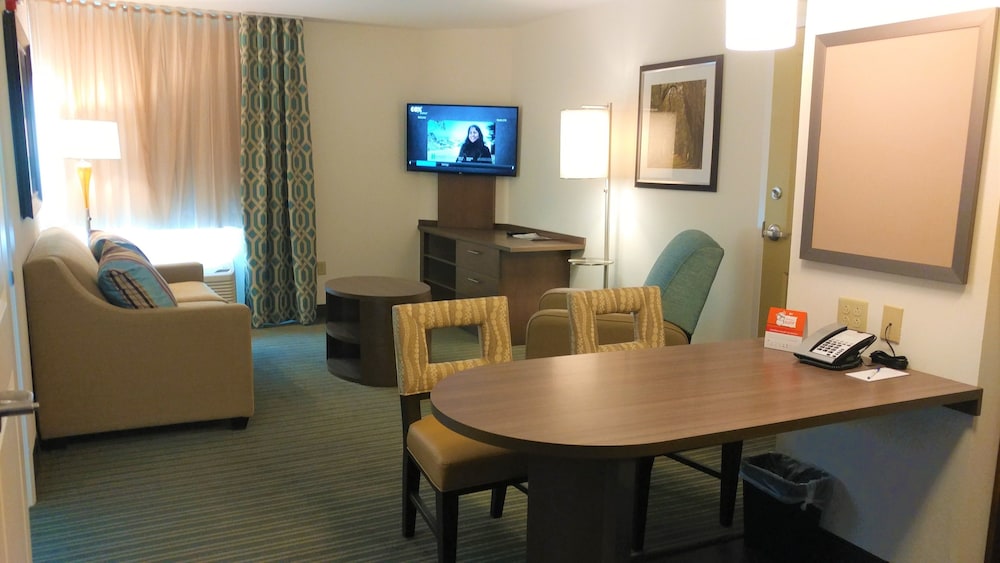 Candlewood Suites Pensacola University Area 39/58