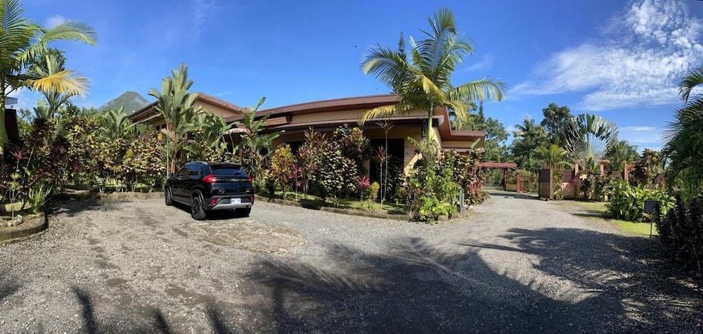 Aunty Arenal Lodge 36/50
