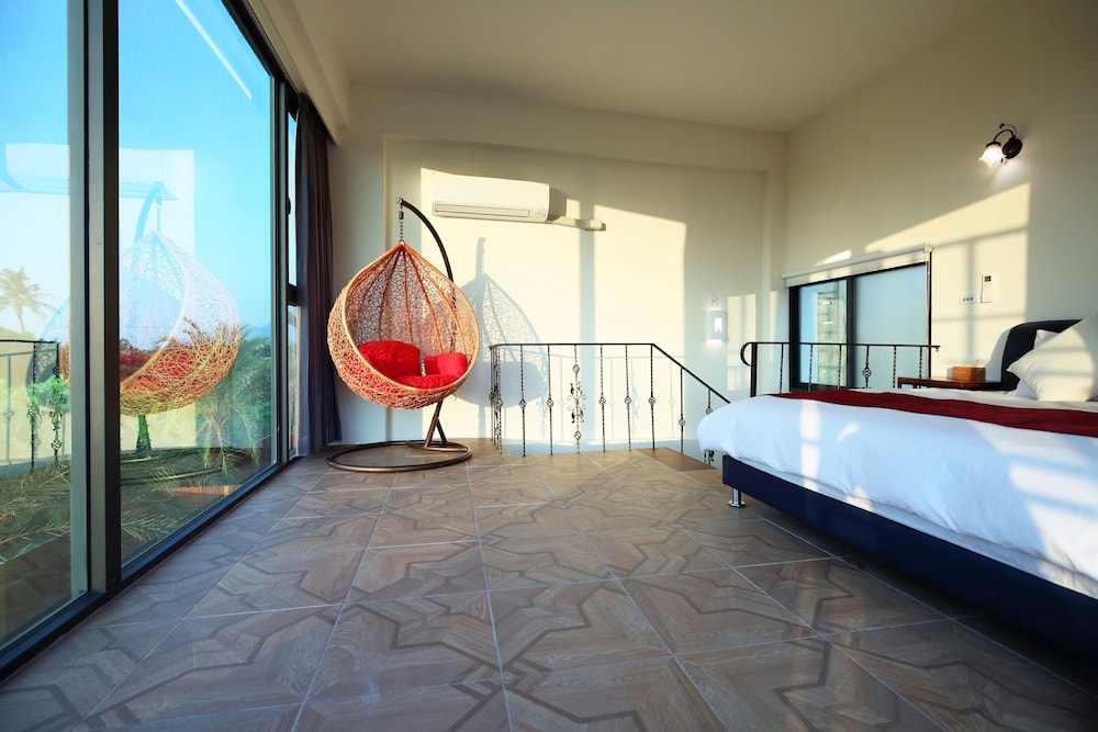 Signature, House, King Bed