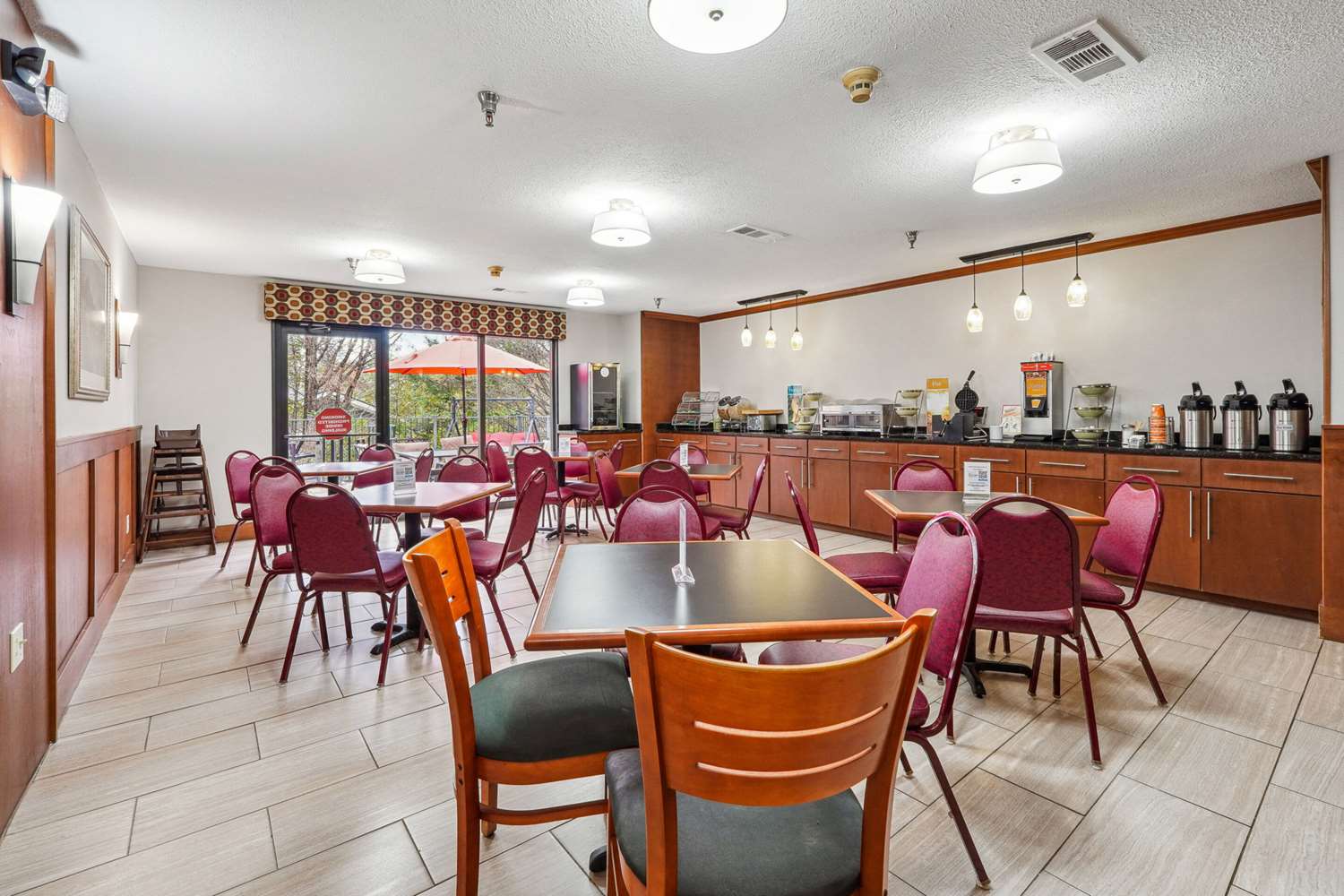 Quality Inn & Suites Dawsonville GA 34/40