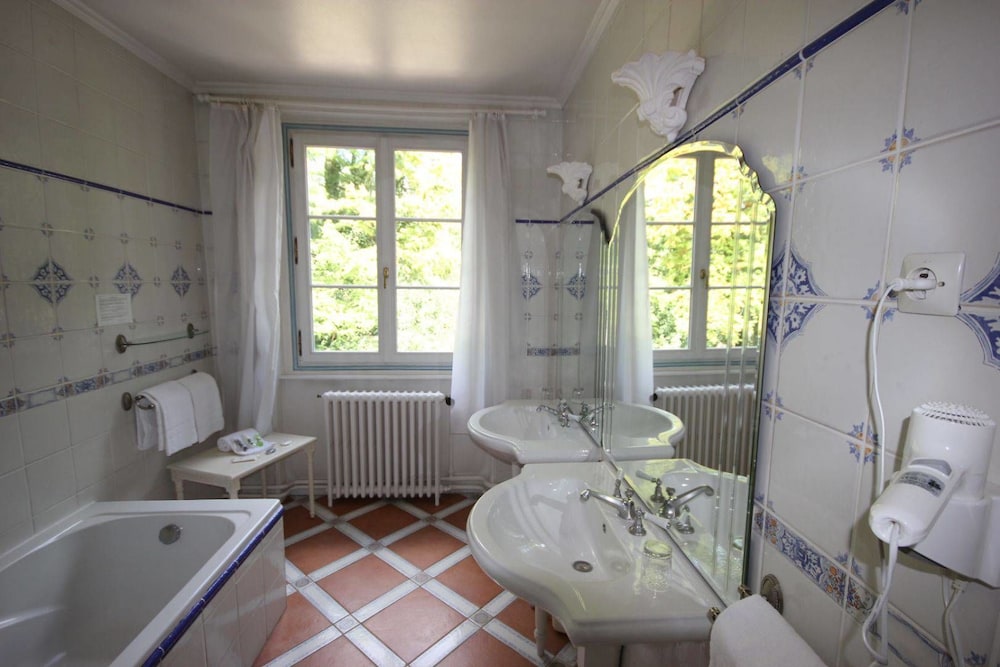 Chateau Les Muids 24/25