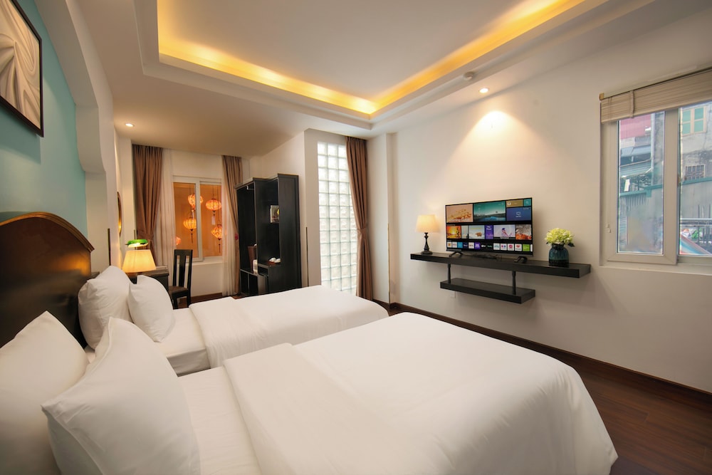 EXECUTIVE, DOUBLE OR TWIN BED