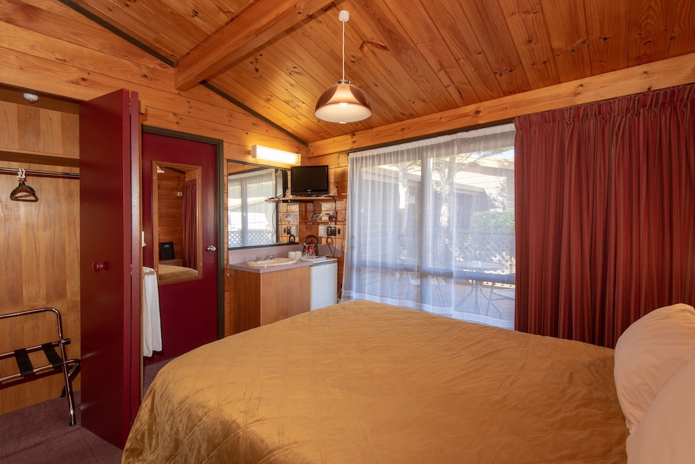 Skotel Alpine Resort 35/72