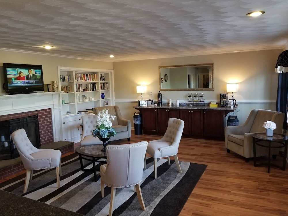 Colonial Inn Seekonk 41/58