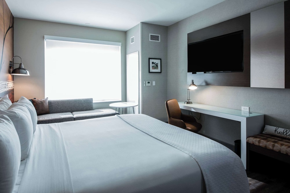 ROOM, KING BED, ACCESSIBLE